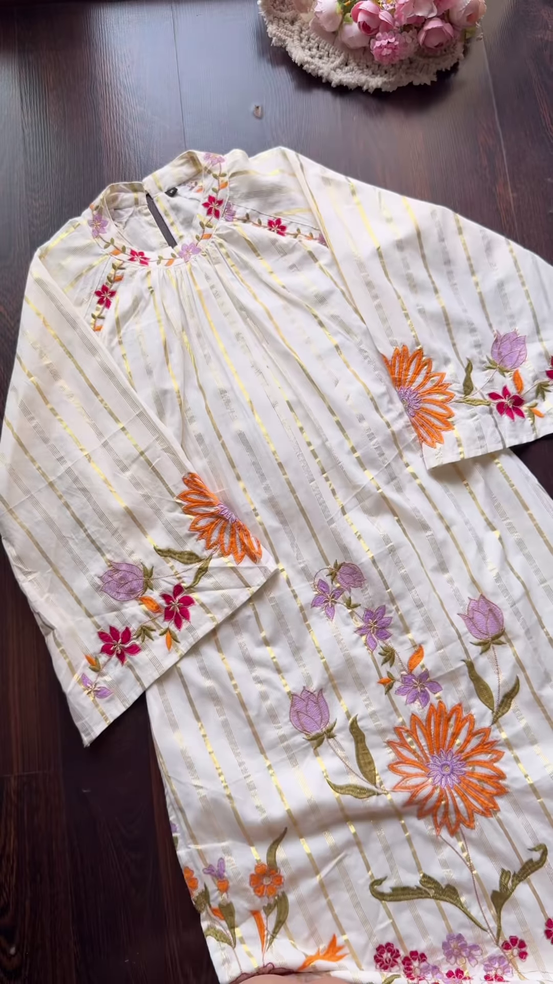 Embroidered Kurta Trio with Gold Stripes – Floral Neckline Ethnicwear in Green, Blue & White - Image 8