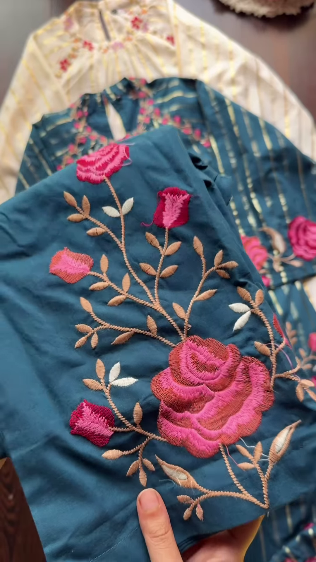 Embroidered Kurta Trio with Gold Stripes – Floral Neckline Ethnicwear in Green, Blue & White - Image 2