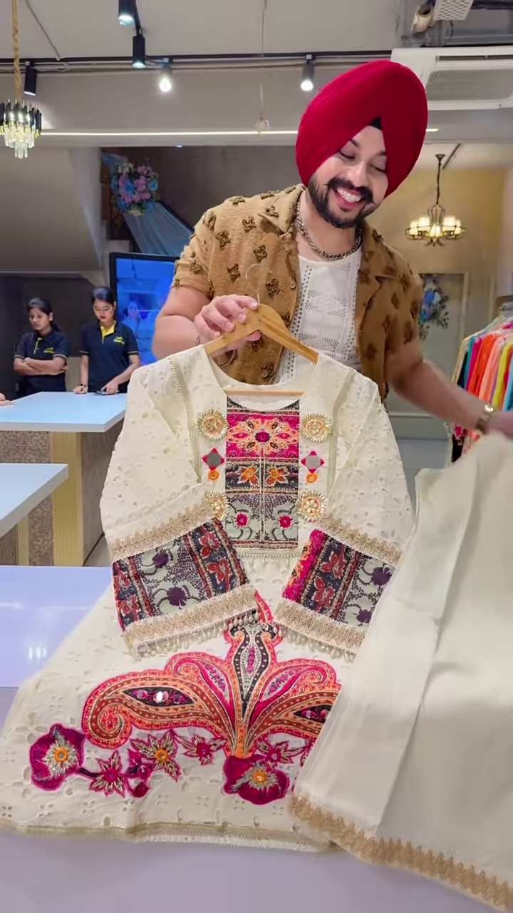 White Traditional Embroidered Kurta with Multicolor Floral and Geometric Motifs - Image 3