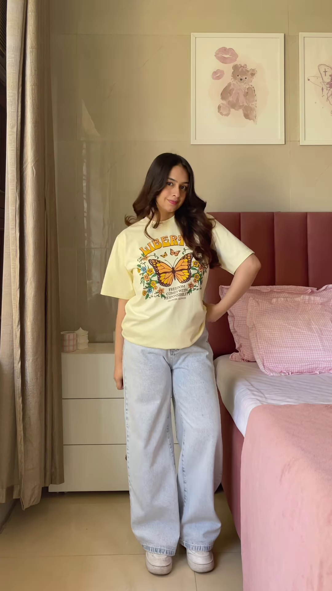 Pink Graphic T-Shirt with “Weekend Vibes” Print Paired with Light Blue Wide-Leg Jeans - Image 2