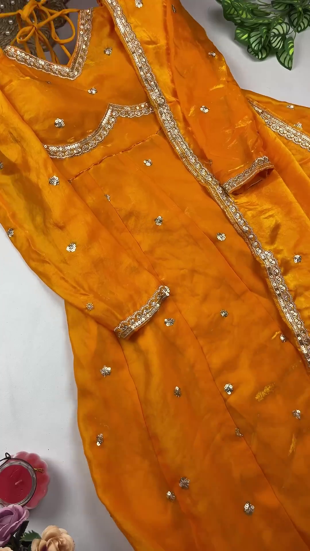 Radiant Peach Pink Anarkali with Scalloped Zari Artistry - Image 2