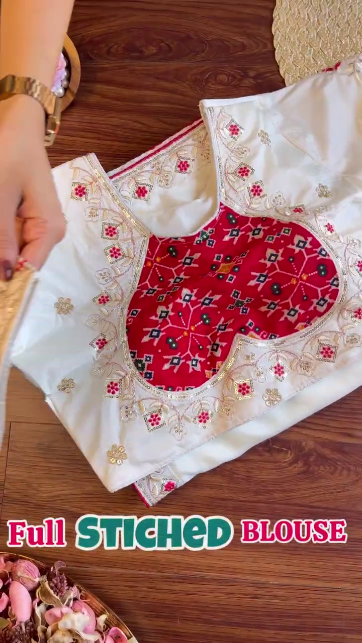 Pristine White Patola Fusion Heritage Set - Image 2