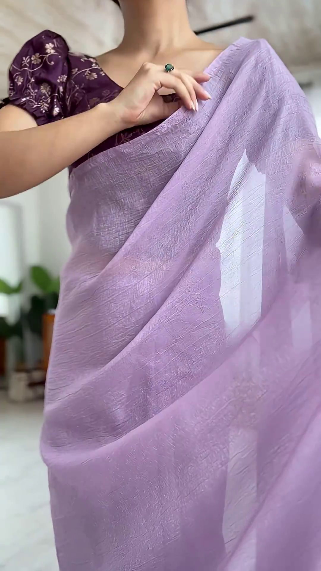 Lavender Chiffon Saree with Wine Puff-Sleeve Brocade Blouse - Image 4